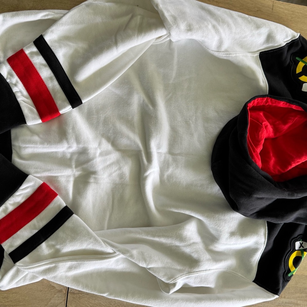 NHL Black and White Sweatshirt with Iconic Design - Picture 4 of 5